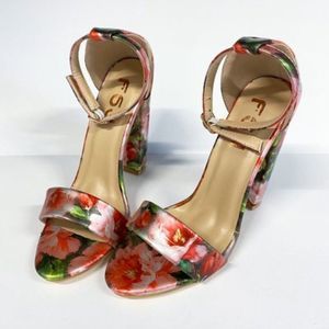 Size 7 floral sandals